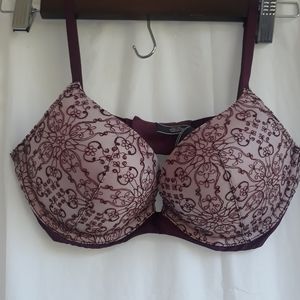 Victoria's Secret very sexy push up bra. Sz 32D.